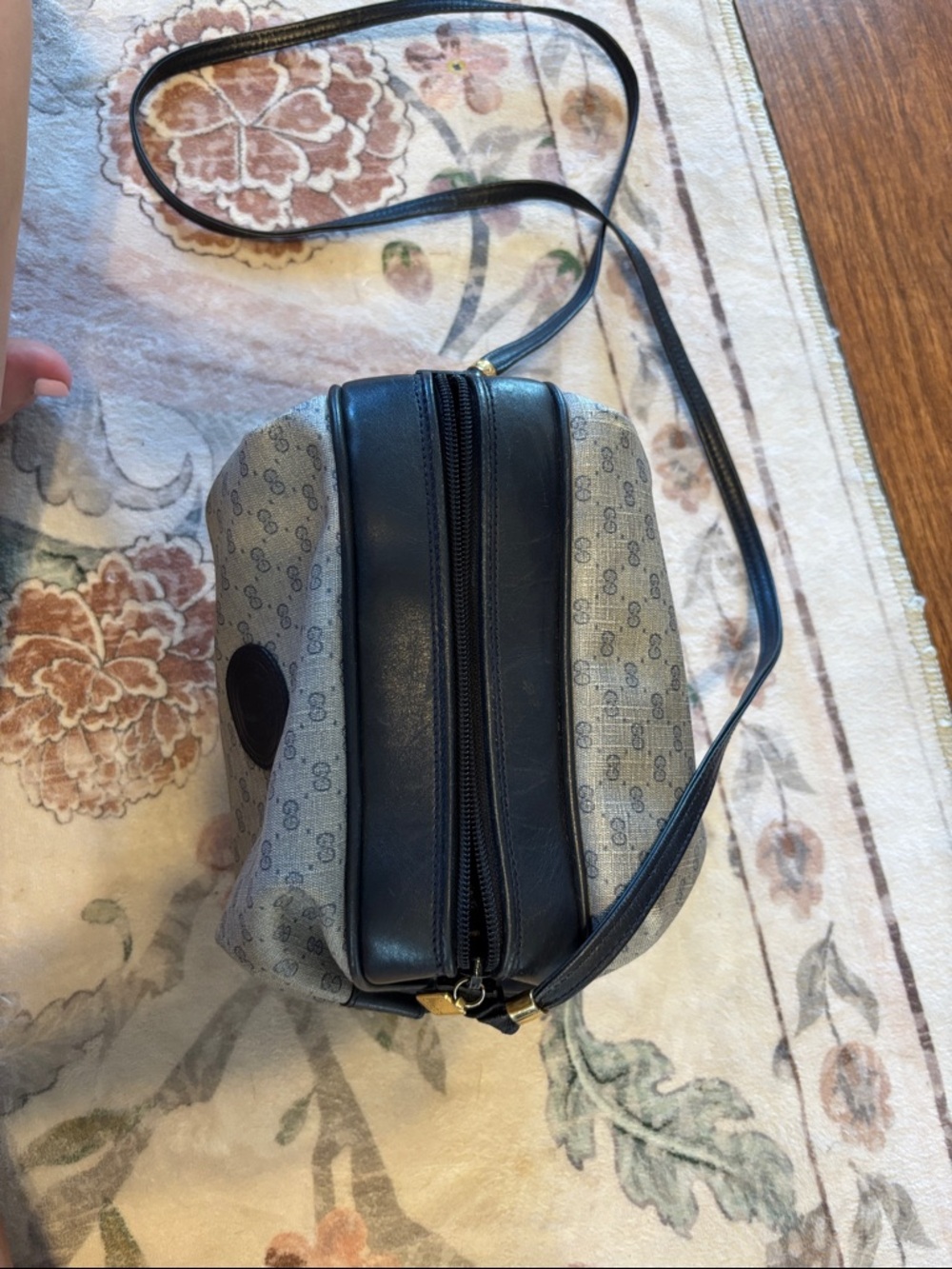 GUCCI GG Supreme Barrel Navy Shoulder/Cross Body Bag - Picture 2 of 7